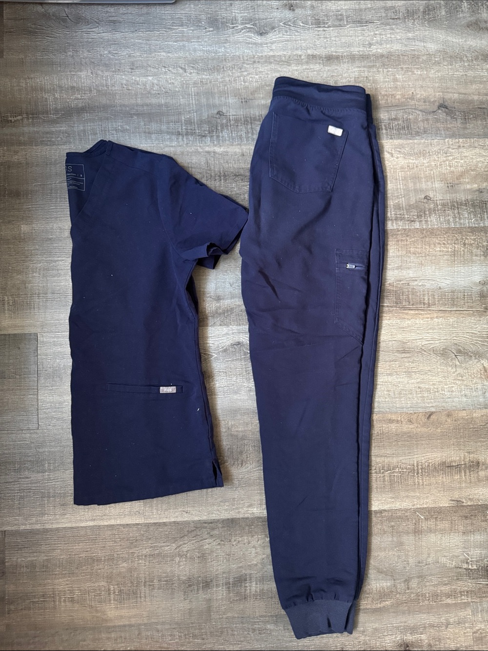 FIGS | scrub set